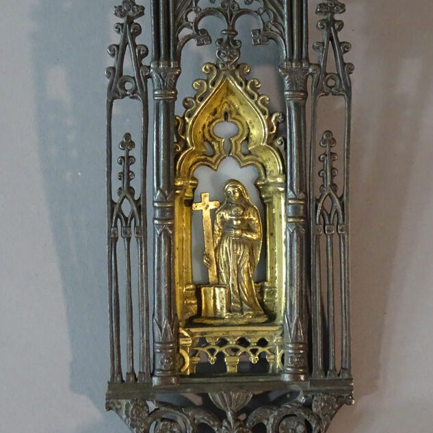 Bénitier, bronze et fonte dorée. vers 1830, style néo-gothique. En réserve. Inv. 16151