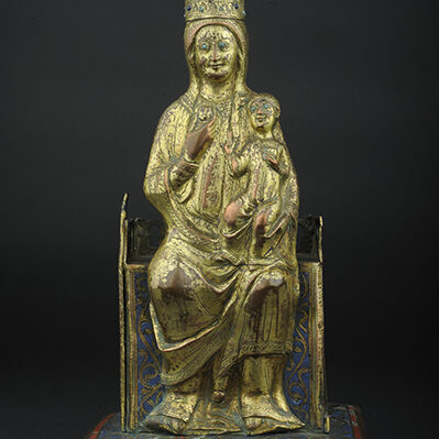 Vierge reliquaire, cuivre doré, émaux polychromes. 2e moitié du XIIIe (13e) siècle.