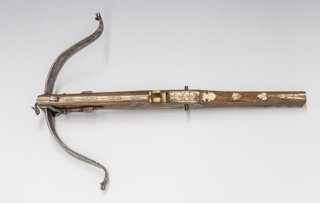 Arbalète, bois, fer et ivoire, 4e quart du XVIe (16e) siècle, Allemagne (?)