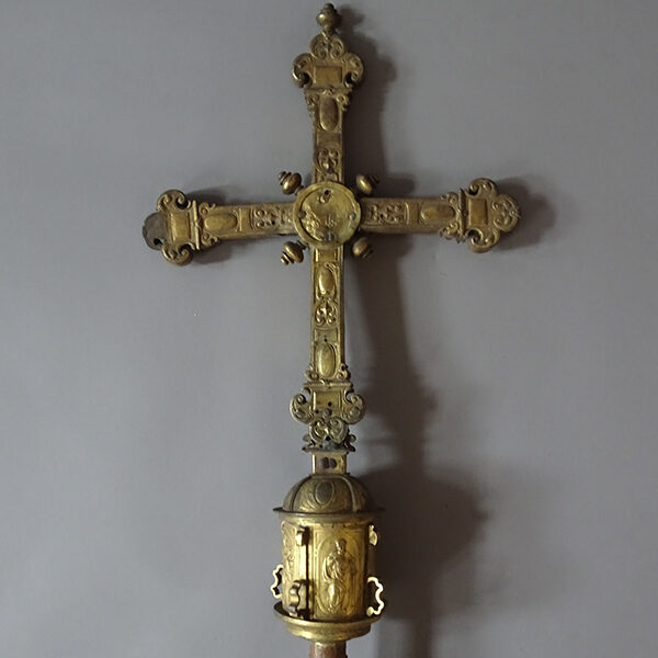 Croix de procession, cuivre doré, 1er quart du XVIIe (17e) siècle.