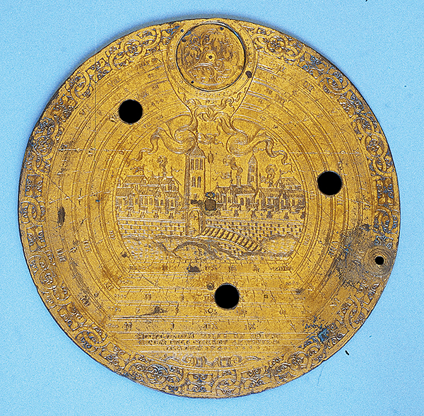 Cadran solaire, laiton doré, Allemagne, quatrième quart du seizième siècle. Legs Paul DupuyA