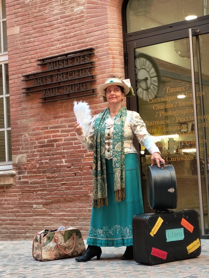 Photo de Miss Clarisse Tinquiette, détective es-arts !
