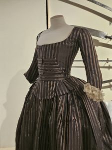 Mise en place de la robe à la française